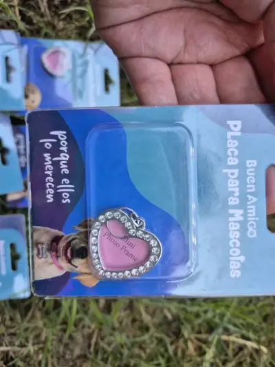 Placa para mascotas rosada con brillantes - miniatura 2