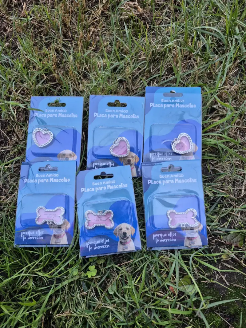 Placa para mascotas rosada con brillantes - 3