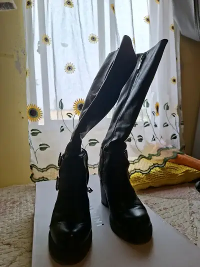 Botas de cuero negras Pollini - miniatura 3