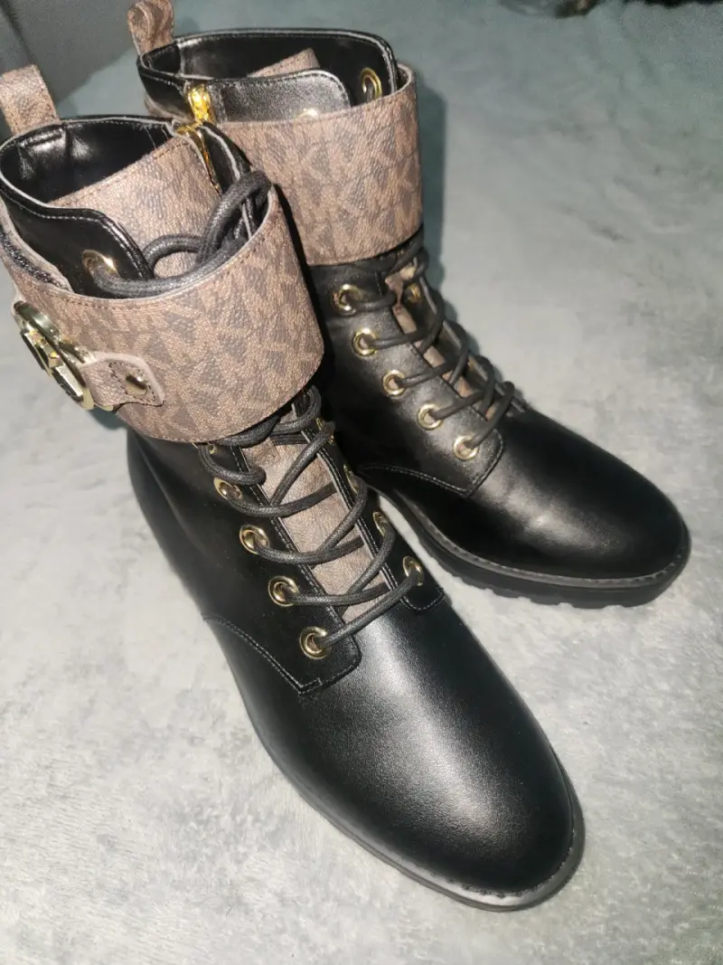 Botines negros con logo MK - 2