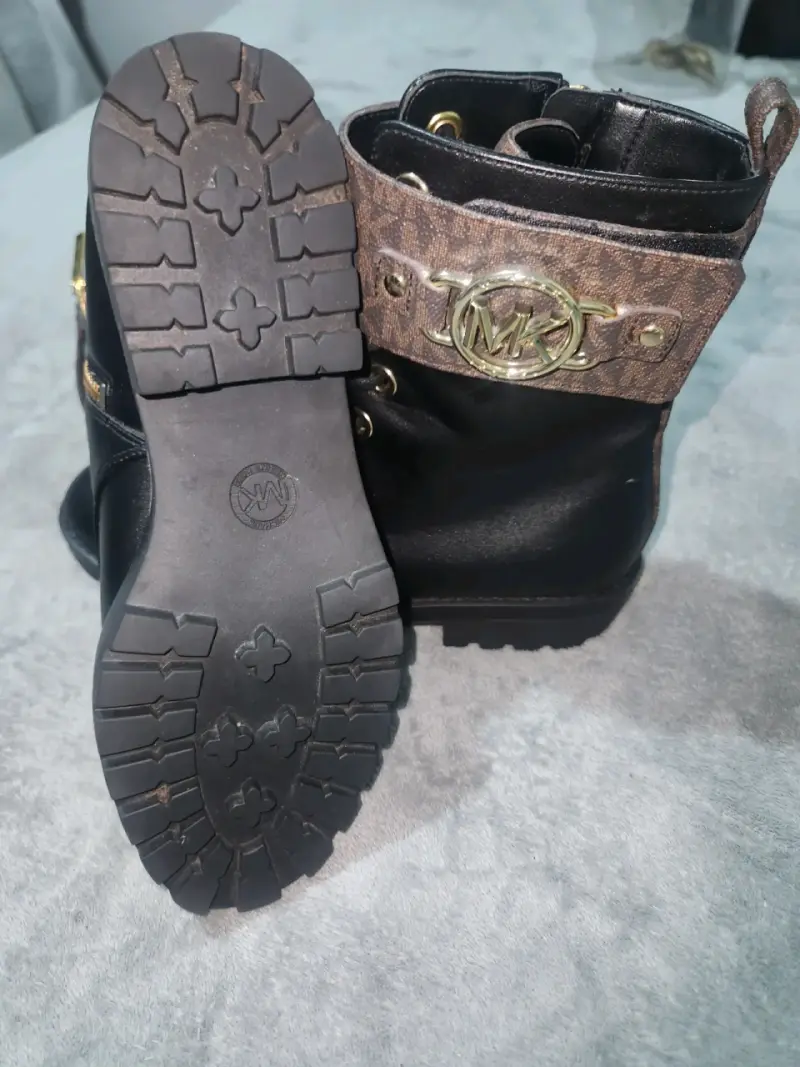 Botines negros con logo MK - 3