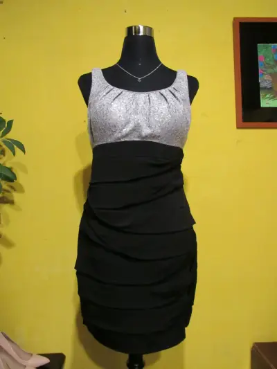 Vestido elegante negro y plateado - miniatura 1