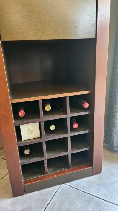 Bar de madera con estantes - miniatura 5