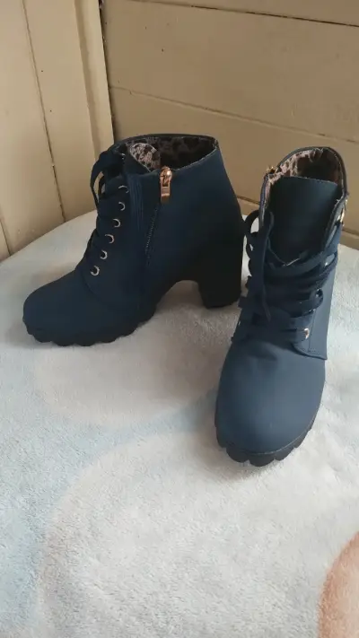 Botines azules de tacón - miniatura 1