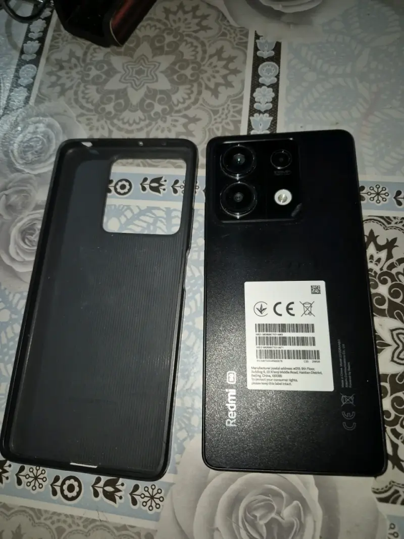 Teléfono inteligente con funda - 2