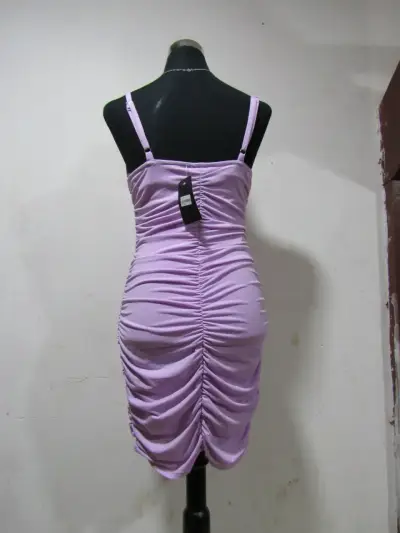 Vestido lila con fruncidos - miniatura 2