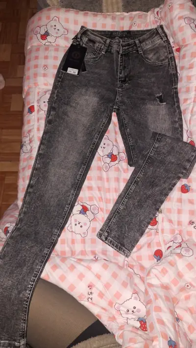 Jeans negros SNT Jeans talla 38 mas un 36 - miniatura 1