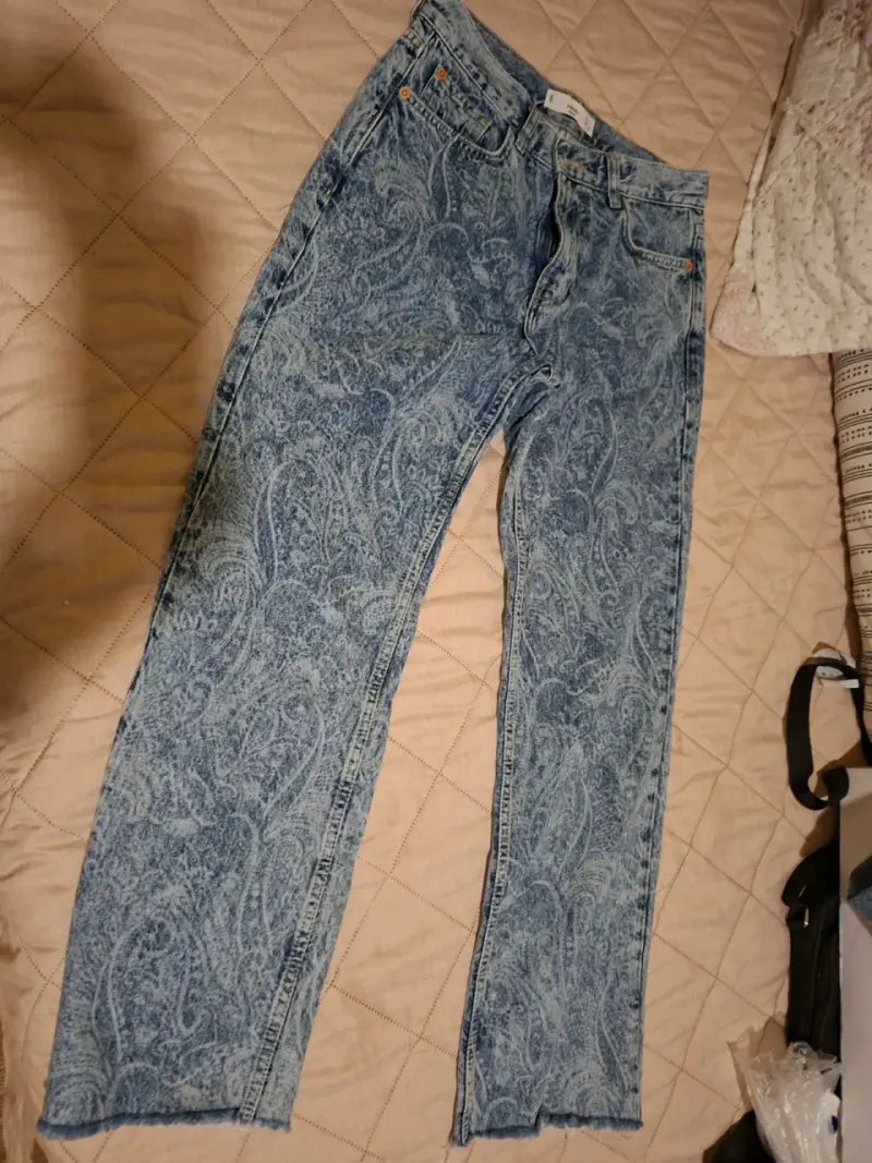 Jeans azules con estampado - 1