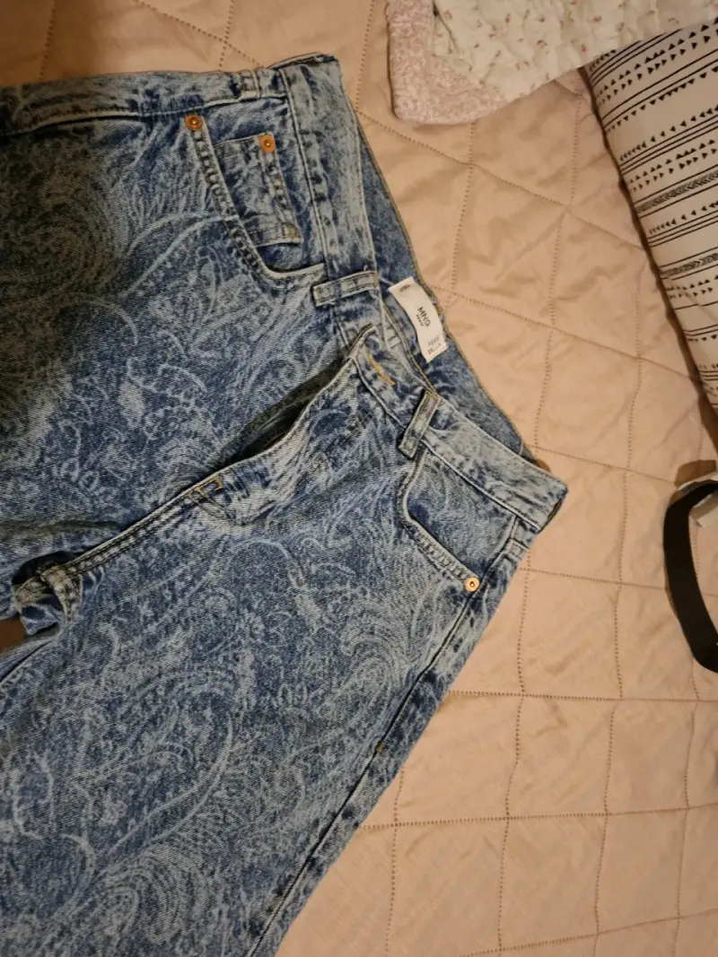 Jeans azules con estampado - 2