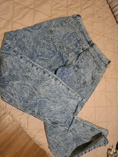 Jeans azules con estampado - miniatura 3