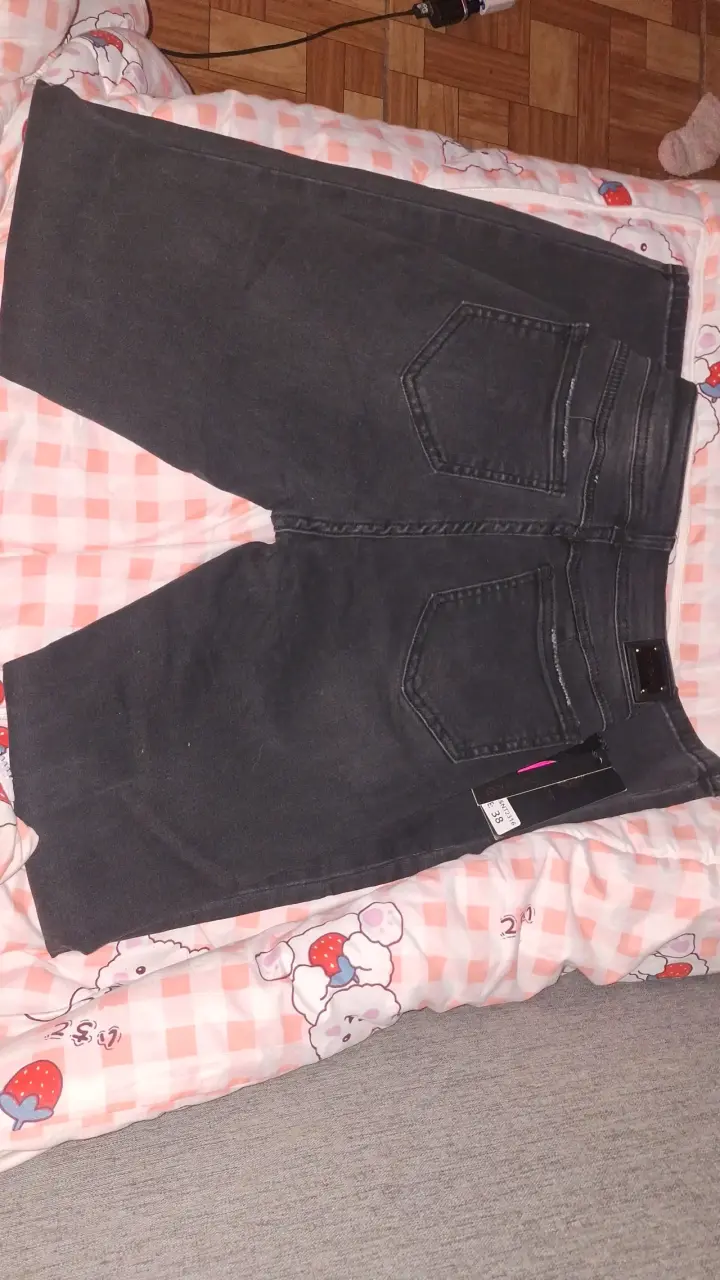 Jeans negros con etiqueta - 2