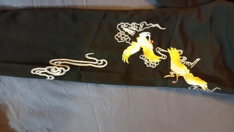Kimono negro con diseño bordado - 2