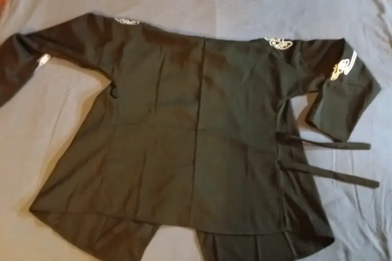 Kimono negro con diseño bordado - 3