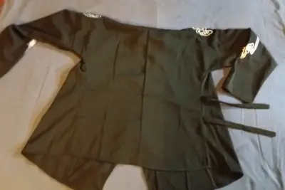 Kimono negro con diseño bordado - miniatura 3