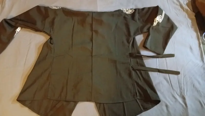 Kimono negro con diseño bordado - 5