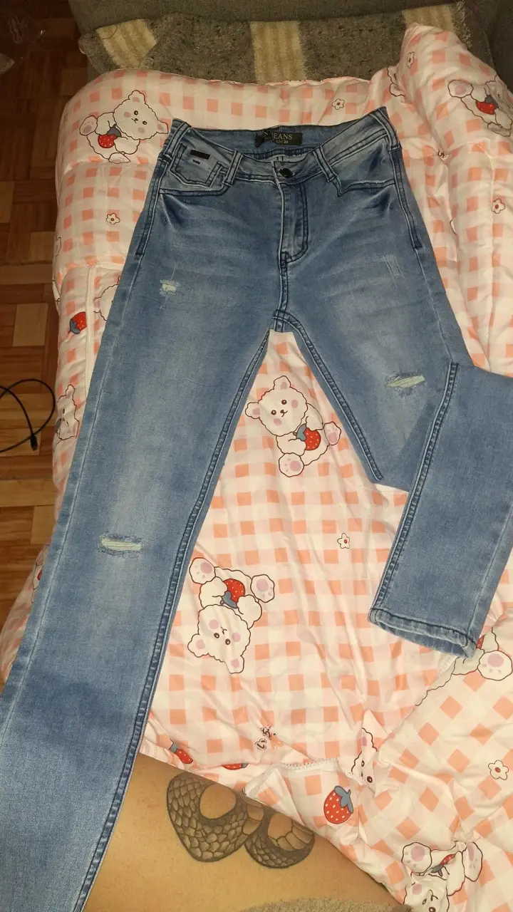 Jeans azules rasgados - 1