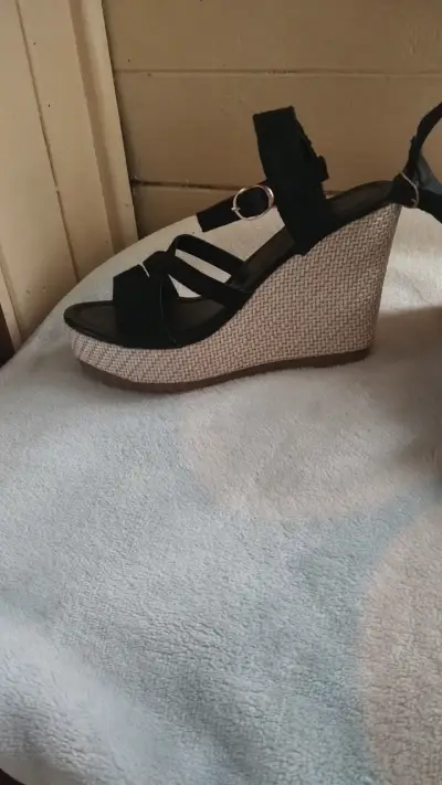 Sandalias negras de plataforma - miniatura 1