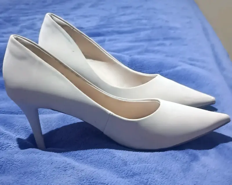 Tacones beige elegantes
