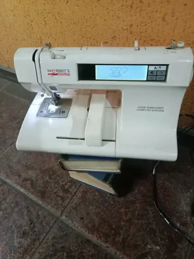 Máquina de bordar Merritt compacta - miniatura 4