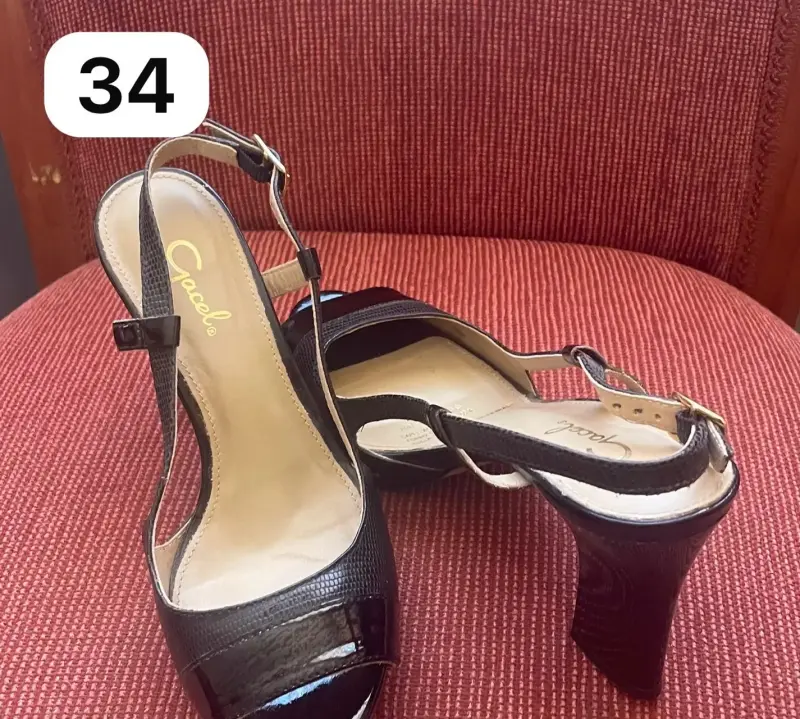 Tacones negros charol