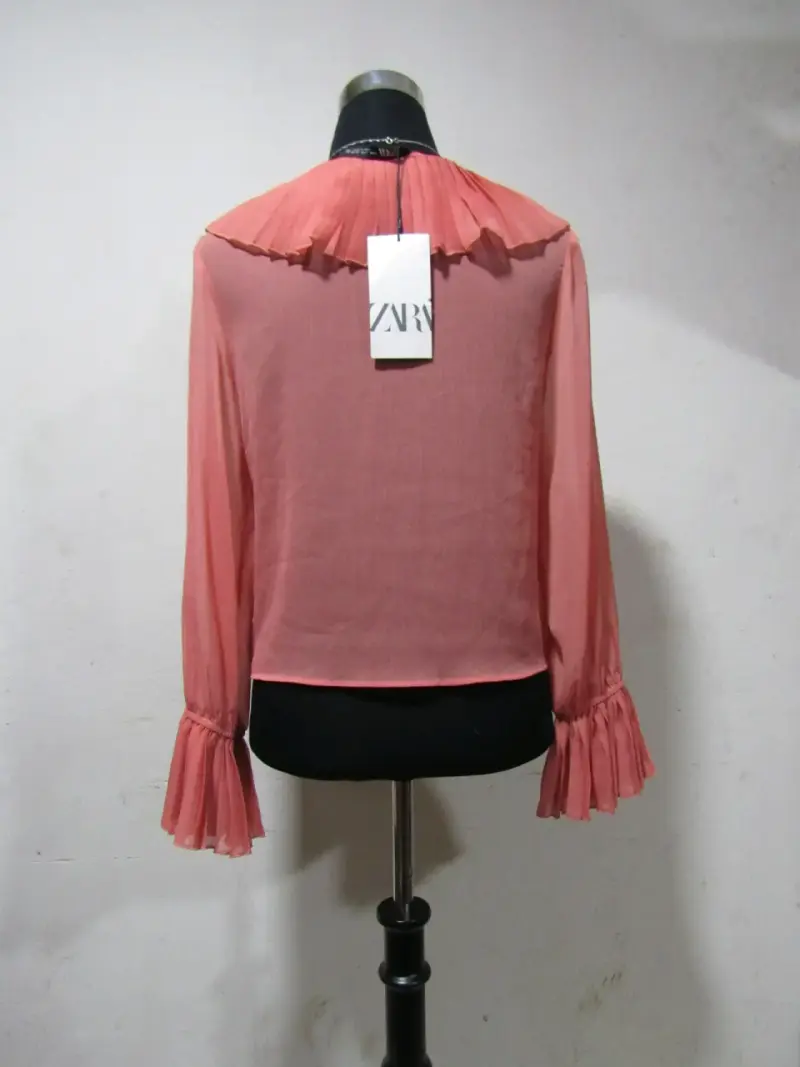 Blusa rosada con volantes - 2