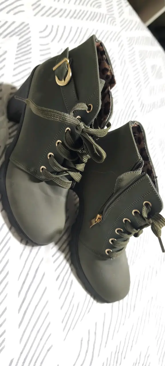 Botines verdes con cordones