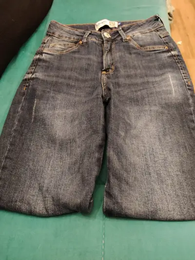 Jeans azules de mezclilla - miniatura 1