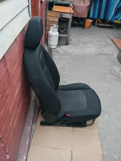 Butaca  chofer Peugeot 301 con airbag impecables - miniatura 7