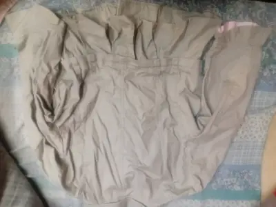 Chaqueta beige con botones - miniatura 2