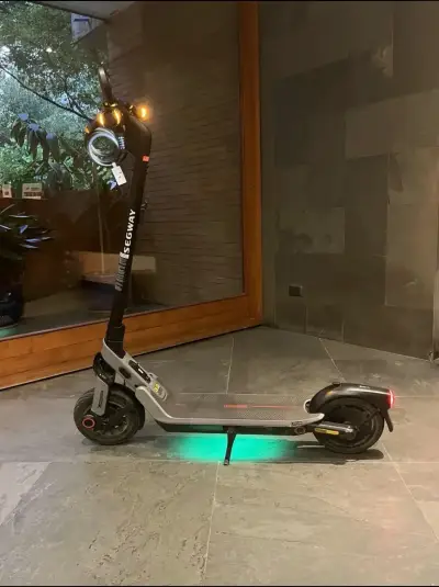 Scooter eléctrico Segway Ninebot - miniatura 1