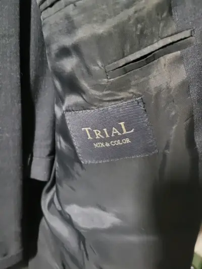 Traje negro elegante - miniatura 2
