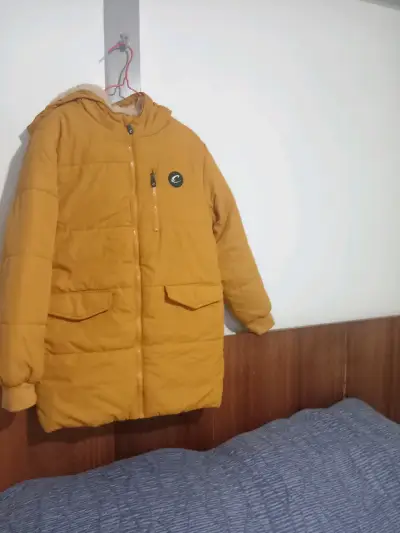 Chaqueta amarilla con capucha - miniatura 7
