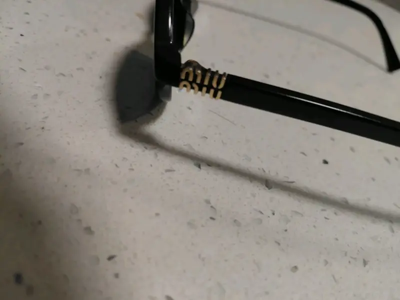 Lentes de sol MIU MIU negros - 2