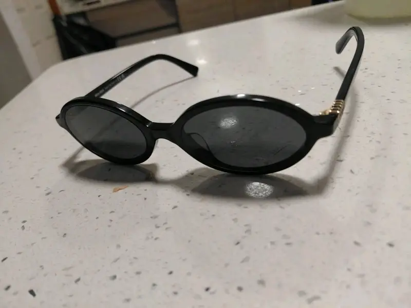 Lentes de sol MIU MIU negros - 3