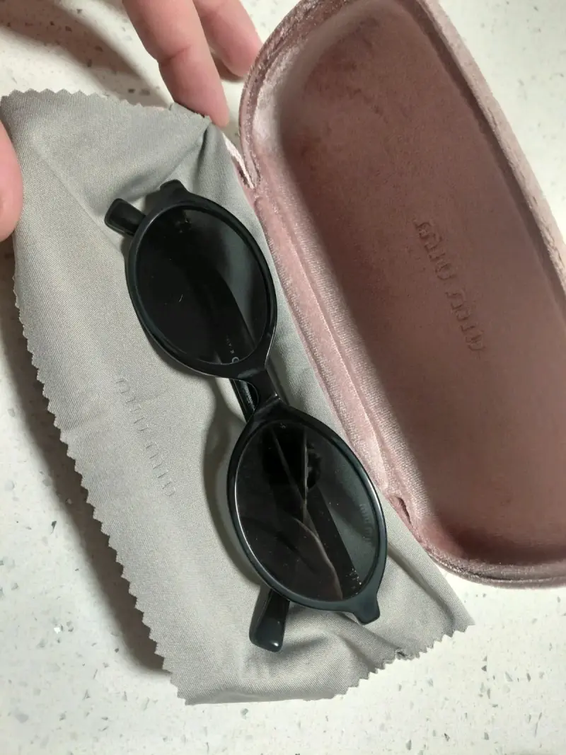 Lentes de sol MIU MIU negros - 4