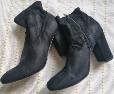 Botines negros de tacón - miniatura 1