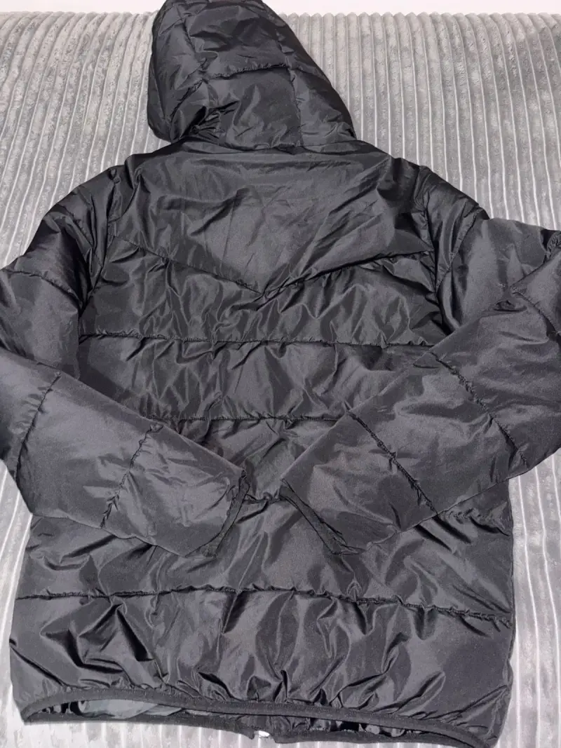 Parka negra con capucha - 2