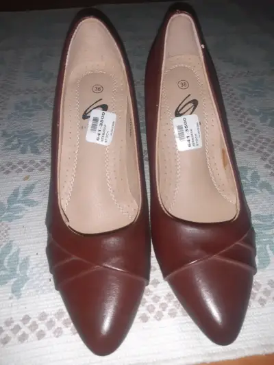 Zapatos de tacón marrones - miniatura 3