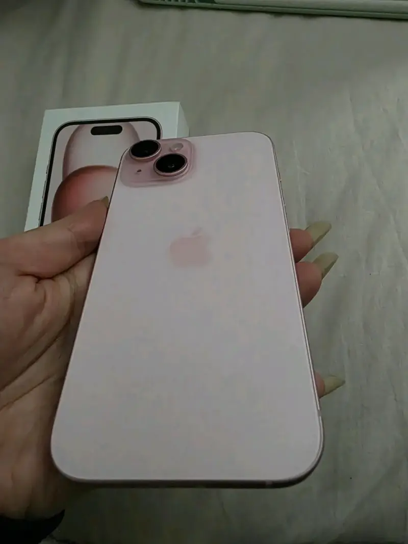iPhone 15 Rosa - 2