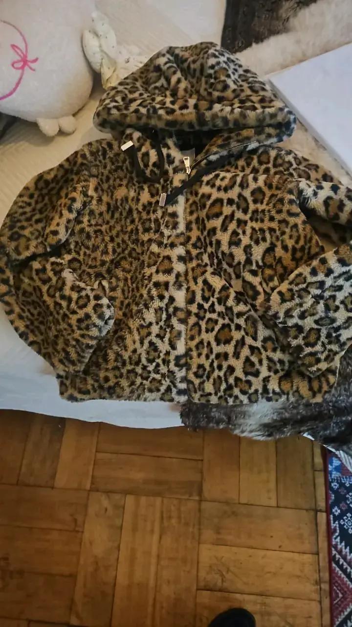 Abrigo de leopardo con capucha - 1