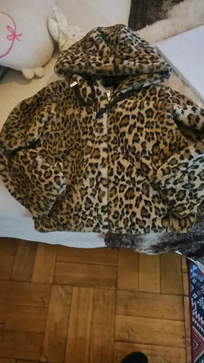 Abrigo de leopardo con capucha - miniatura 1