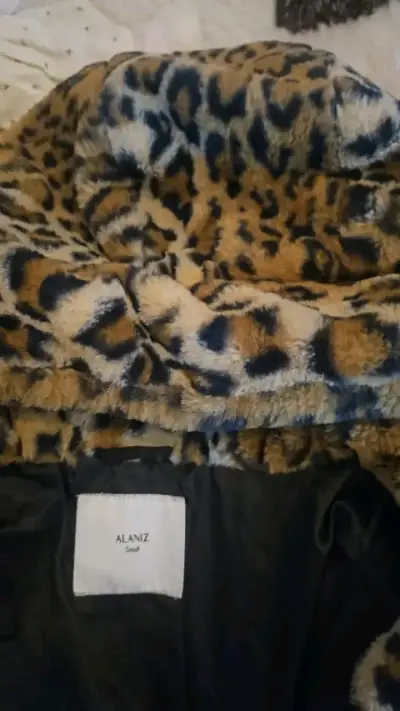 Abrigo de leopardo con capucha - miniatura 2