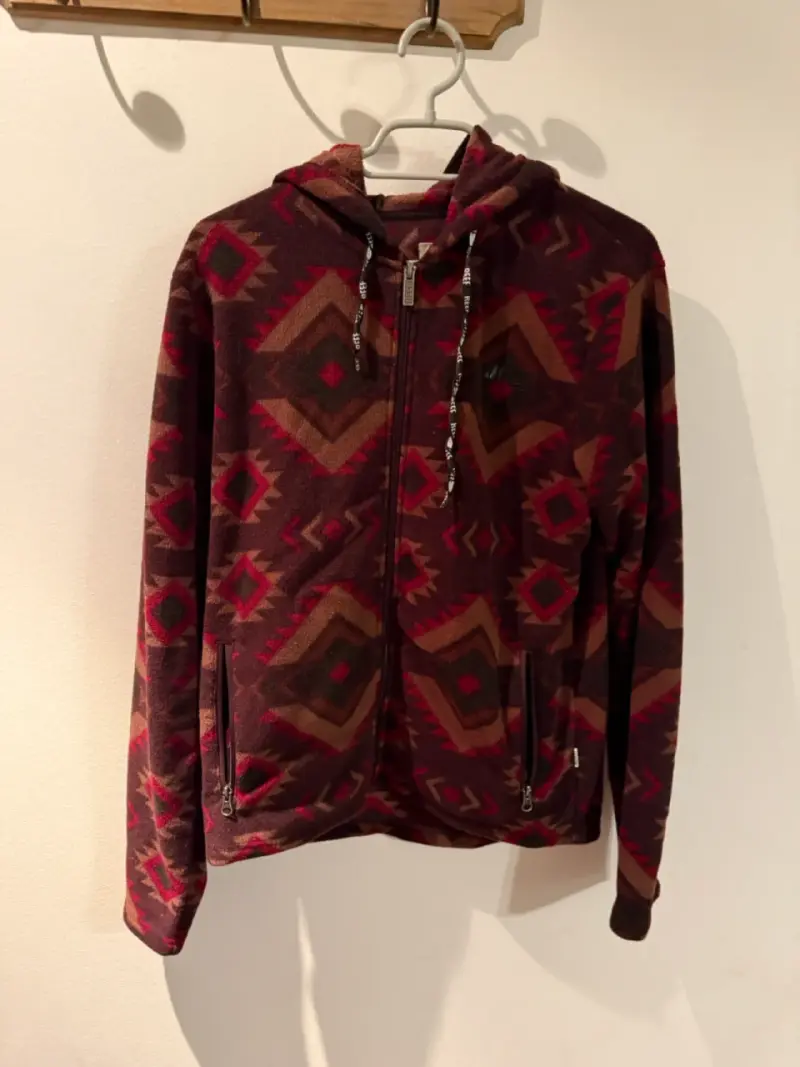 Polerón con capucha estampado étnico