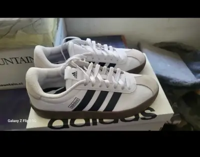 Zapatillas Adidas blancas - miniatura 1