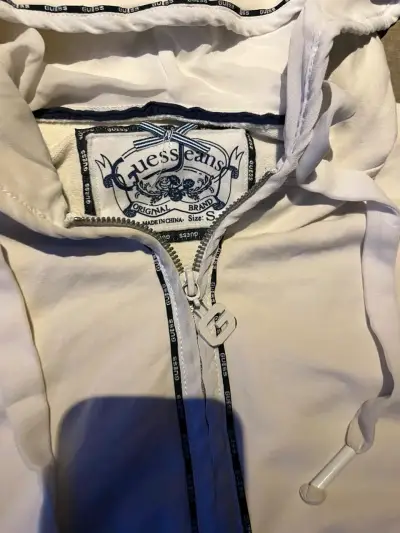 Chaleco sin mangas con capucha blanco guess - miniatura 3