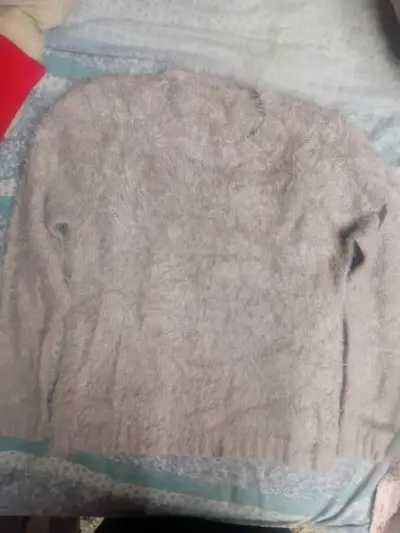 Suéter beige peludo - miniatura 1