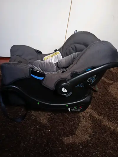 Silla de auto para bebé gris - miniatura 1