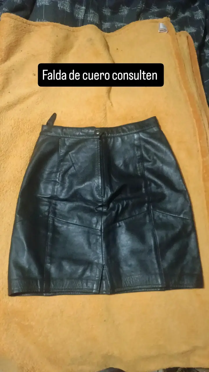 Falda de cuero negro - 1