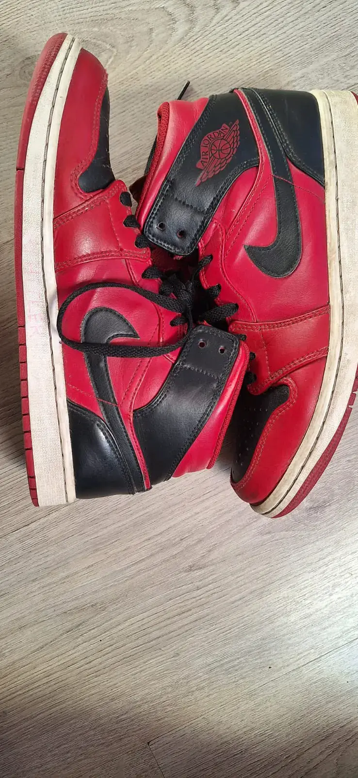 Zapatillas deportivas rojas y negras jordan air 1 - 2