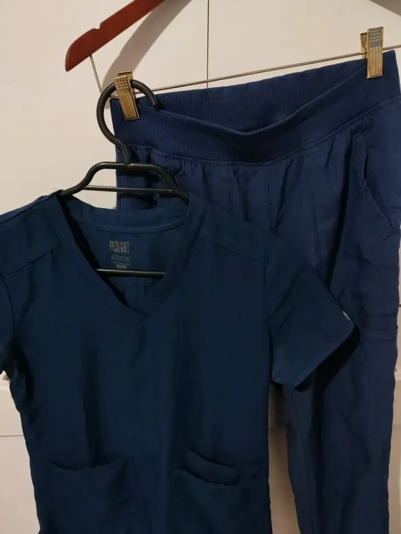 Conjunto médico azul oscuro - 1